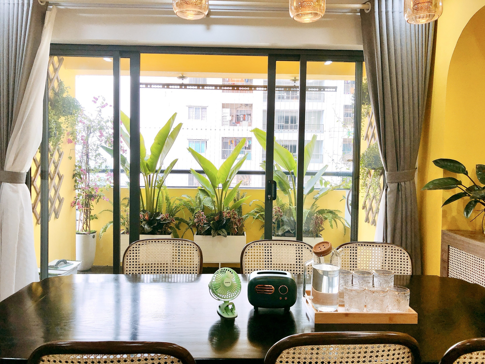 Cặp vợ chồng dùng gần 1 tỷ cải tạo lại căn hộ 138m² tại Văn Khê theo phong cách Indochine hiện đại, tone vàng hút mắt - Ảnh 6. Cặp vợ chồng dùng gần 1 tỷ cải tạo lại căn hộ 138m² tại Văn Khê theo phong cách Indochine hiện đại, tone vàng hút mắt - Ảnh 6.