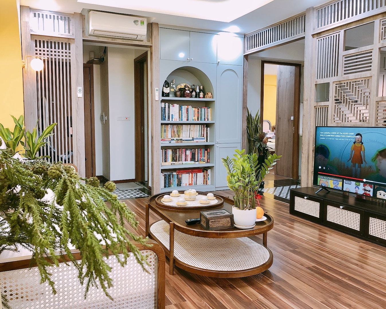 Cặp vợ chồng dùng gần 1 tỷ cải tạo lại căn hộ 138m² tại Văn Khê theo phong cách Indochine hiện đại, tone vàng hút mắt - Ảnh 8. Cặp vợ chồng dùng gần 1 tỷ cải tạo lại căn hộ 138m² tại Văn Khê theo phong cách Indochine hiện đại, tone vàng hút mắt - Ảnh 8.