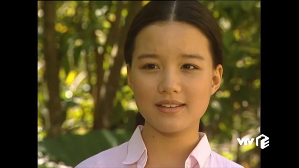 Nhan sắc &quot;dậy thì&quot; thành công của em gái Thương (Minh Trang) sau 21 năm &quot;Phía trước là bầu trời&quot; - Ảnh 2.