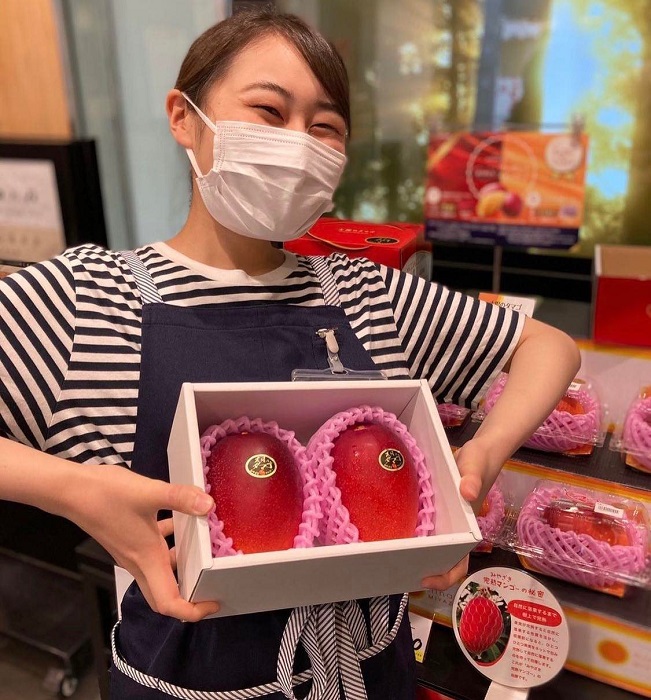 Hơn 2 triệu đồng/quả xo&agrave;i m&agrave;u đỏ, nh&agrave; gi&agrave;u Việt chi tiền &ldquo;ăn sang&rdquo; - Ảnh 3.