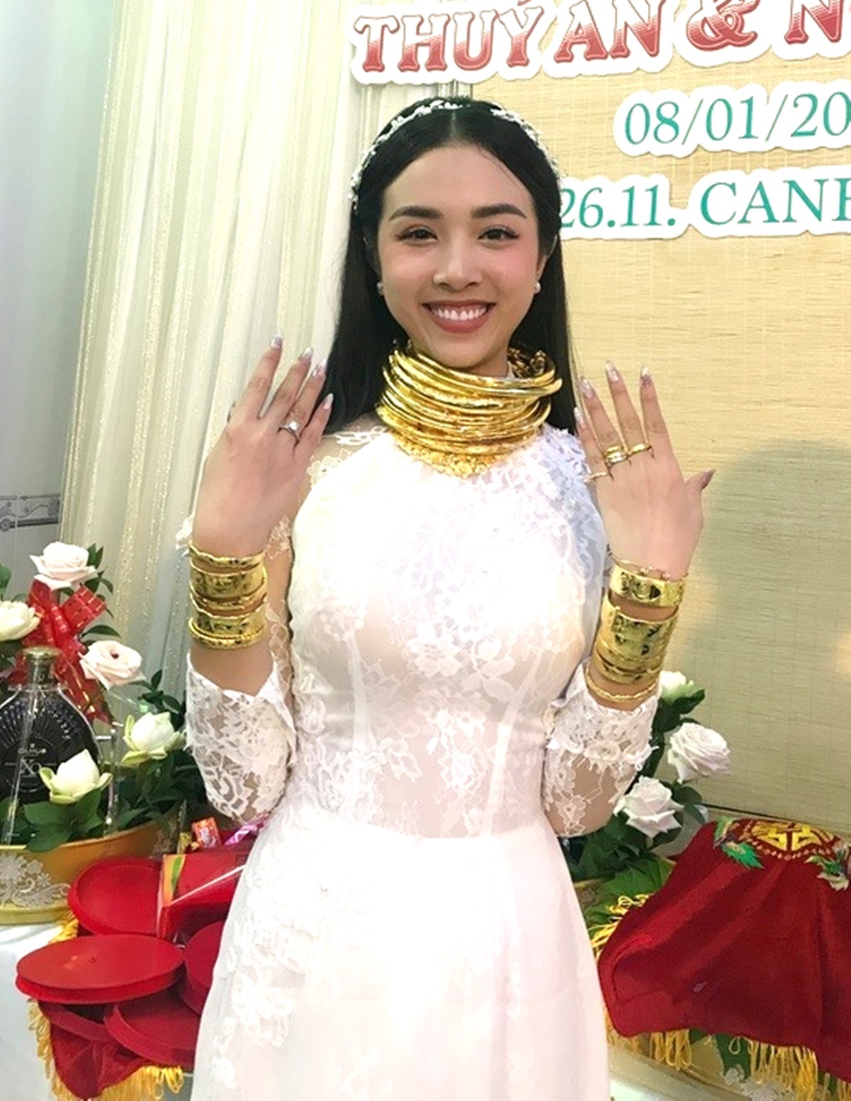 Những sao Việt nhận sính lễ cưới tiền tỷ, vàng đeo 'nặng trĩu' - Ảnh 7.