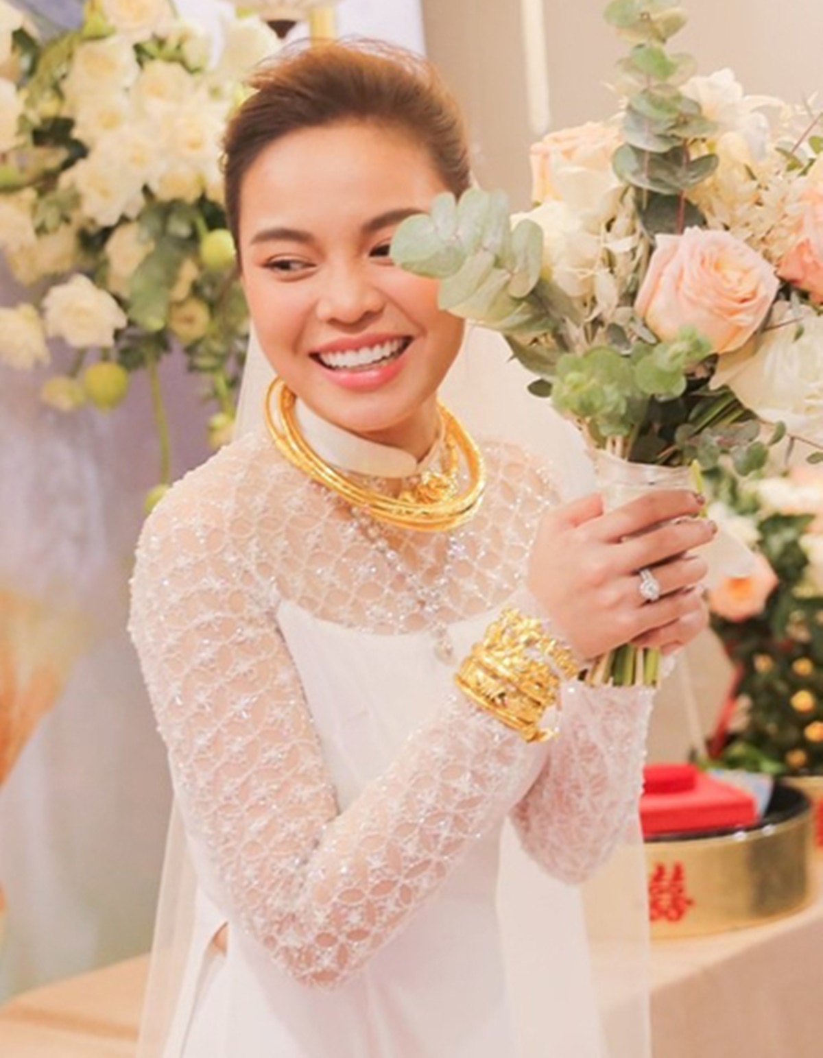 Những sao Việt nhận sính lễ cưới tiền tỷ, vàng đeo 'nặng trĩu' - Ảnh 9.