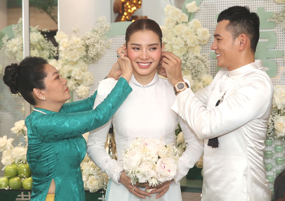 Những sao Việt nhận sính lễ cưới tiền tỷ, vàng đeo 'nặng trĩu' - Ảnh 3.