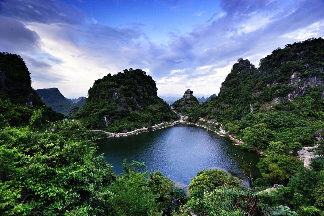 Hồ nước trên trời - Bát Tiên Thiên Trì.