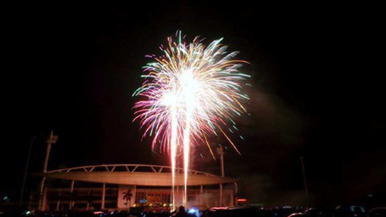Tin sáng 30/4: Bắn pháo hoa khai mạc SEA Games 31 tại sân vận động Mỹ Đình - Ảnh 1.