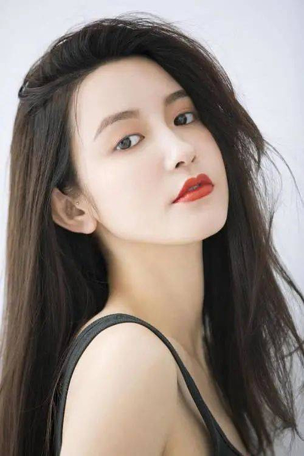 Vợ cựu chủ tịch Taobao sau ồn ào chồng cưới 'tiểu tam' - Ảnh 2. Vợ cựu chủ tịch Taobao sau ồn ào chồng cưới 'tiểu tam' - Ảnh 2.