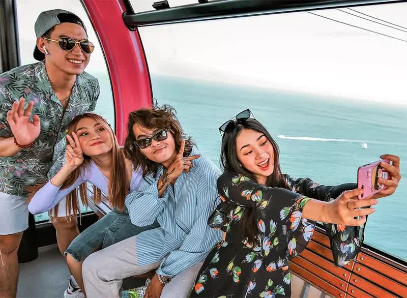 Bất thường gi&aacute; v&eacute; m&aacute;y bay: S&aacute;t lễ 30/4-1/5 "rơi tự do" - Ảnh 2.