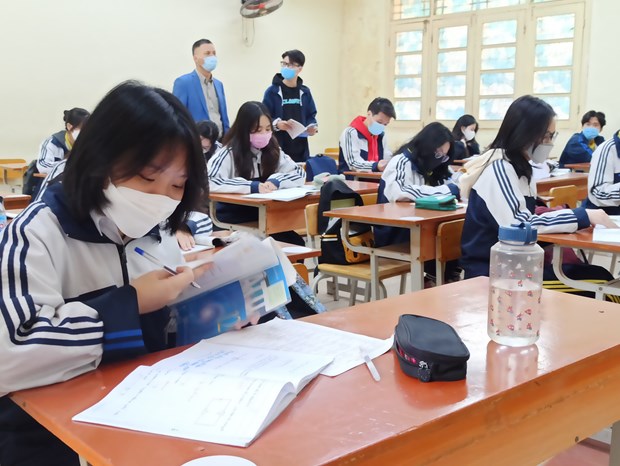 Tin vui đầu năm học mới: Học sinh Hà Nội được miễn phí sách giáo khoa, hỗ trợ bữa ăn bán trú và nhận nhiều khoản hỗ trợ - Ảnh 1.