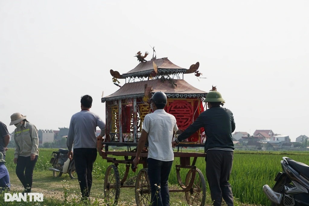 Tang thương cảnh một chiếc xe tang quay vòng đưa 5 nữ sinh ra nghĩa trang - Ảnh 3. Tang thương cảnh một chiếc xe tang quay vòng đưa 5 nữ sinh ra nghĩa trang - Ảnh 3.