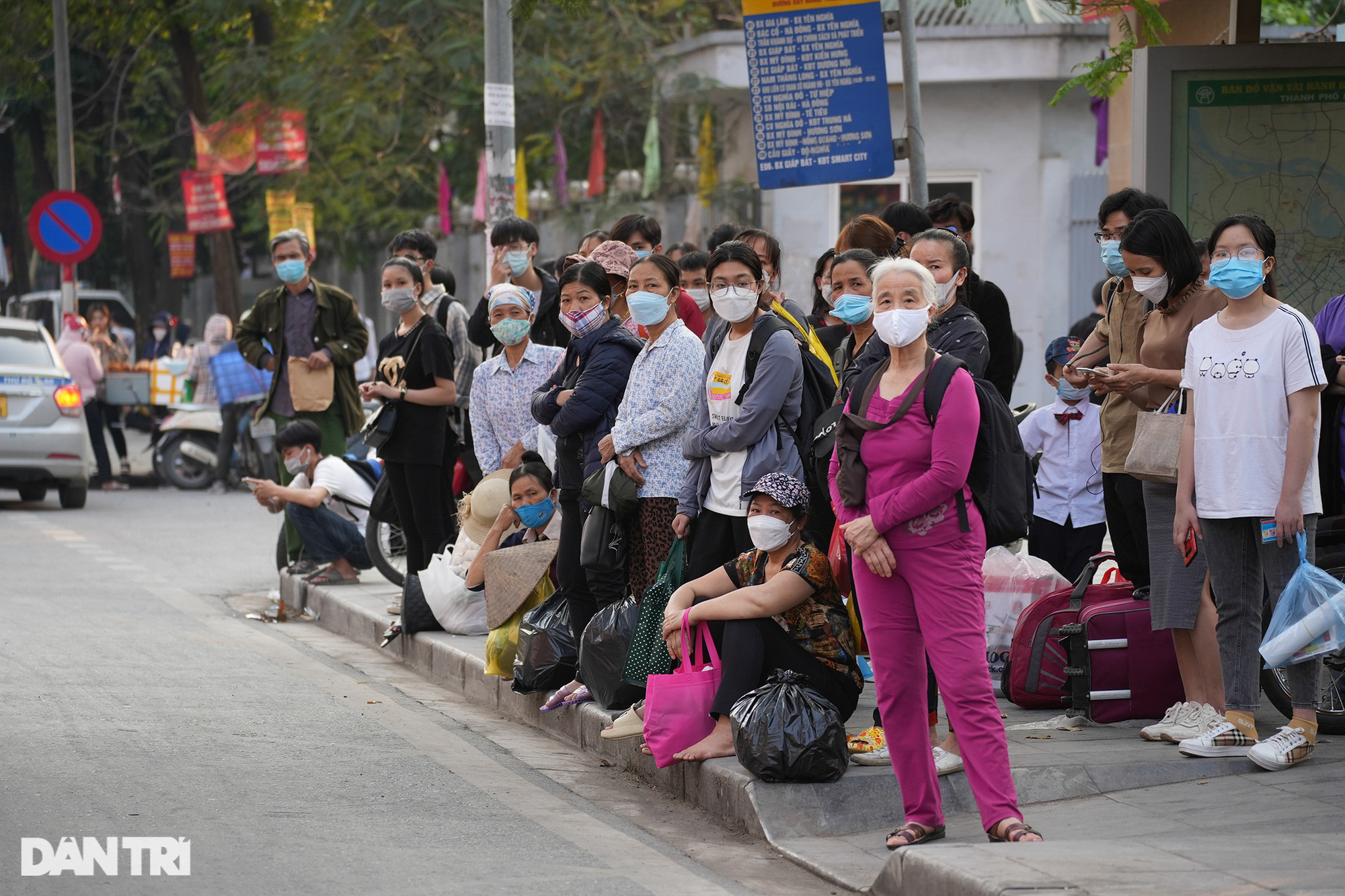 Giao thông cửa ngõ Hà Nội ùn tắc kéo dài trước kỳ nghỉ Giỗ Tổ Hùng Vương - Ảnh 10.