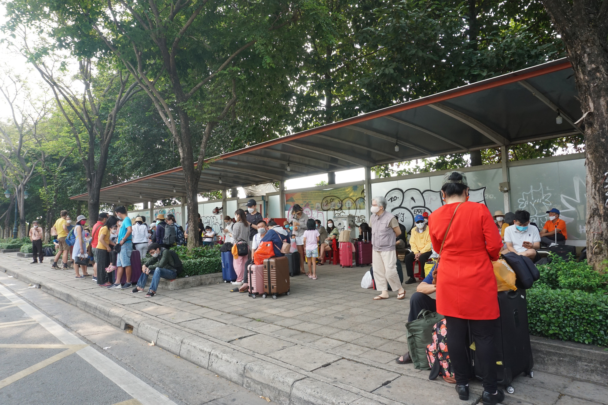TP HCM: Kẹt xe tại bến xe, tuyến đường cửa ngõ ngày đầu nghỉ Lễ Giỗ Tổ Hùng Vương - Ảnh 7.