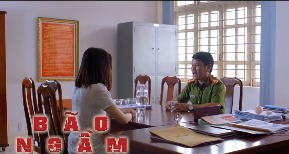 'Bão ngầm' tập 56, Hạ Lam đóng kịch trước mặt 'đàn em' của ông trùm - Ảnh 3.