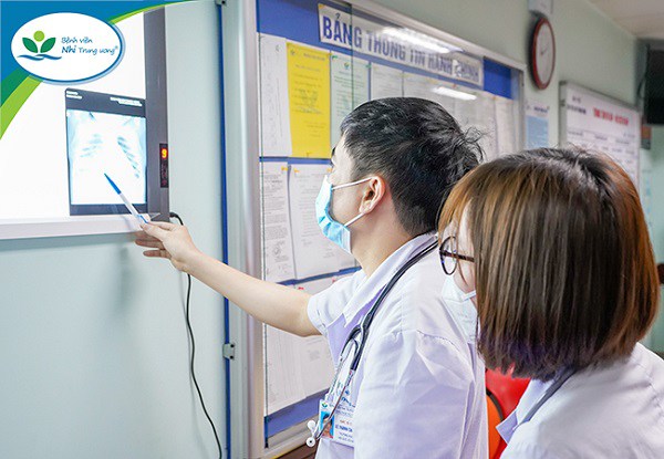 Nhiều trẻ uống nhầm dầu thắp hương nguy kịch, b&aacute;c sĩ cảnh b&aacute;o h&agrave;nh động sơ cứu khiến trẻ nặng th&ecirc;m - Ảnh 3.