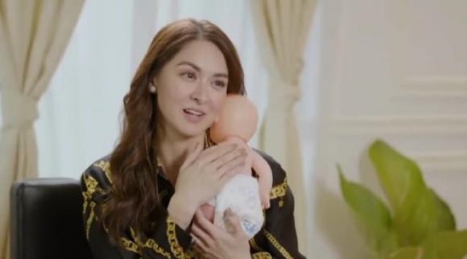 The most beautiful beauty in the Philippines was rumored to have secretly given birth to a third child, and a photo of her holding the youngest child was also published - Photo 1.