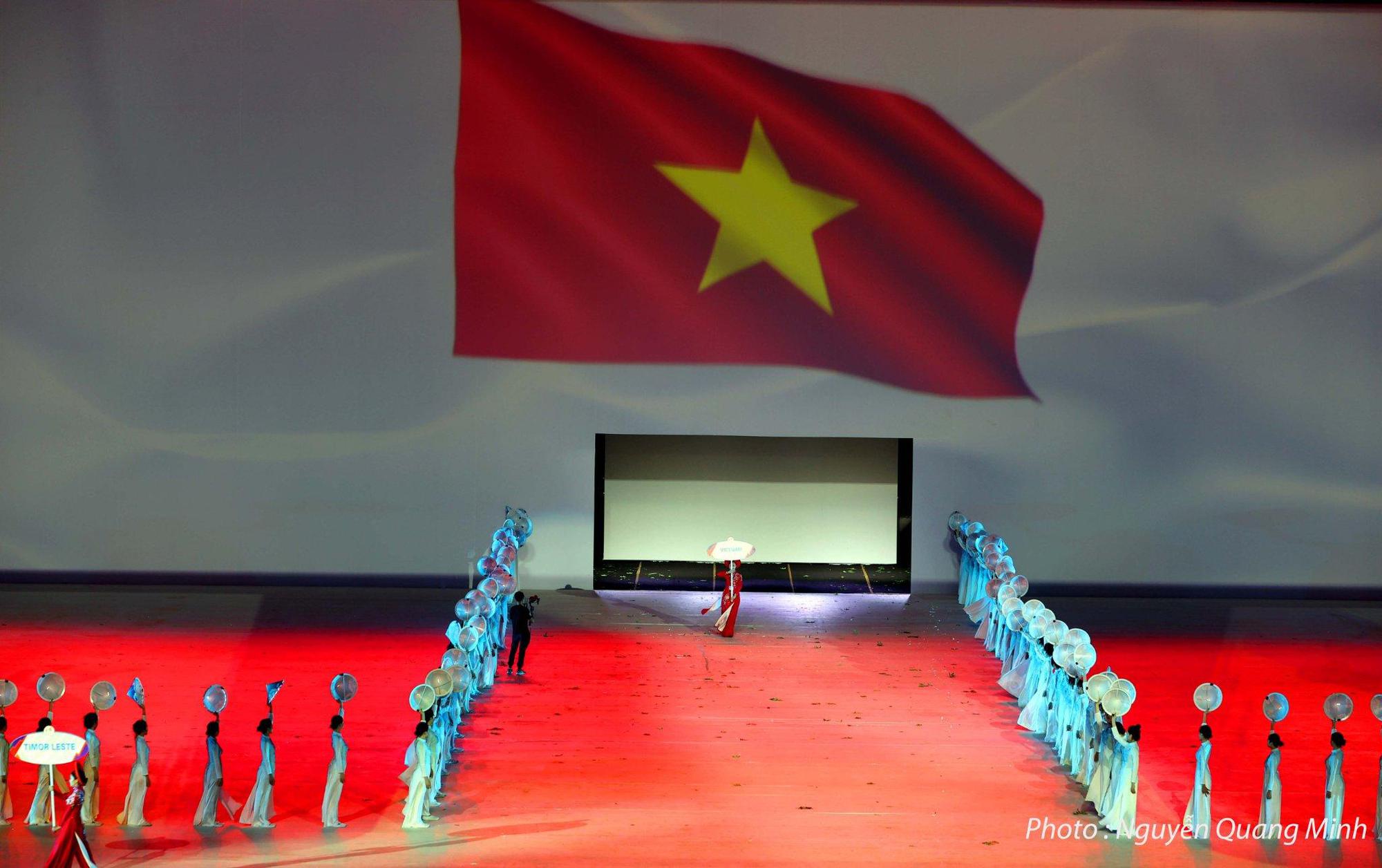 TRỰC TIẾP Lễ khai mạc SEA Games 31: Vì một Đông Nam Á mạnh mẽ hơn - Ảnh 1.