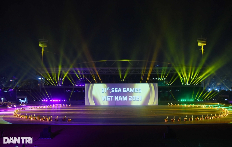 TRỰC TIẾP Lễ khai mạc SEA Games 31: Khán giả dần chật cứng tại Mỹ Đình - Ảnh 2.