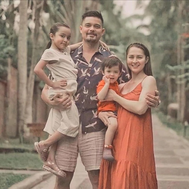 The most beautiful beauty in the Philippines was rumored to have secretly given birth to a third child, and a photo of her holding the youngest child was also published - Photo 8.