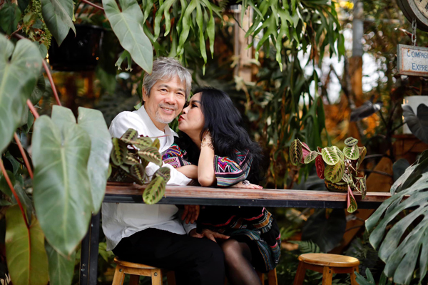 Ngắm ảnh tình tứ của Thanh Lam và chồng bác sĩ: Phụ nữ tuổi nào khi được yêu cũng đẹp rực rỡ - Ảnh 4.