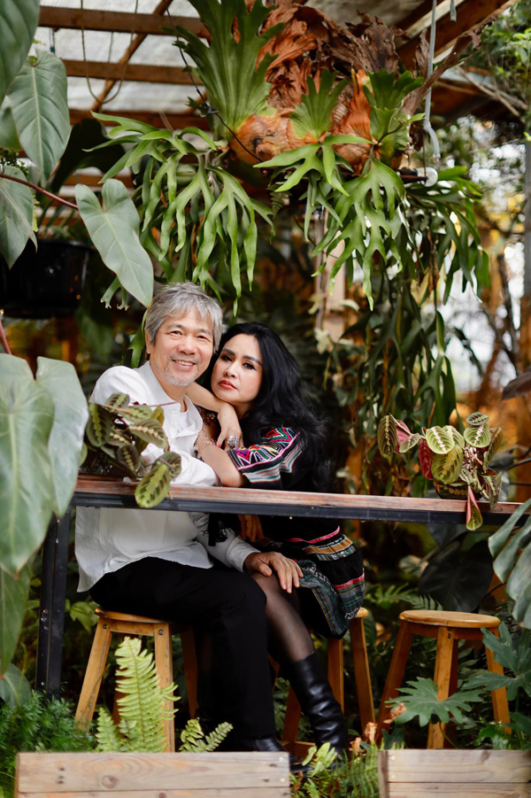 Ngắm ảnh tình tứ của Thanh Lam và chồng bác sĩ: Phụ nữ tuổi nào khi được yêu cũng đẹp rực rỡ - Ảnh 10.