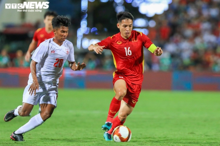 Hùng Dũng ghi bàn quý như vàng, U23 Việt Nam dẫn đầu bảng A SEA Games 31 - Ảnh 1.