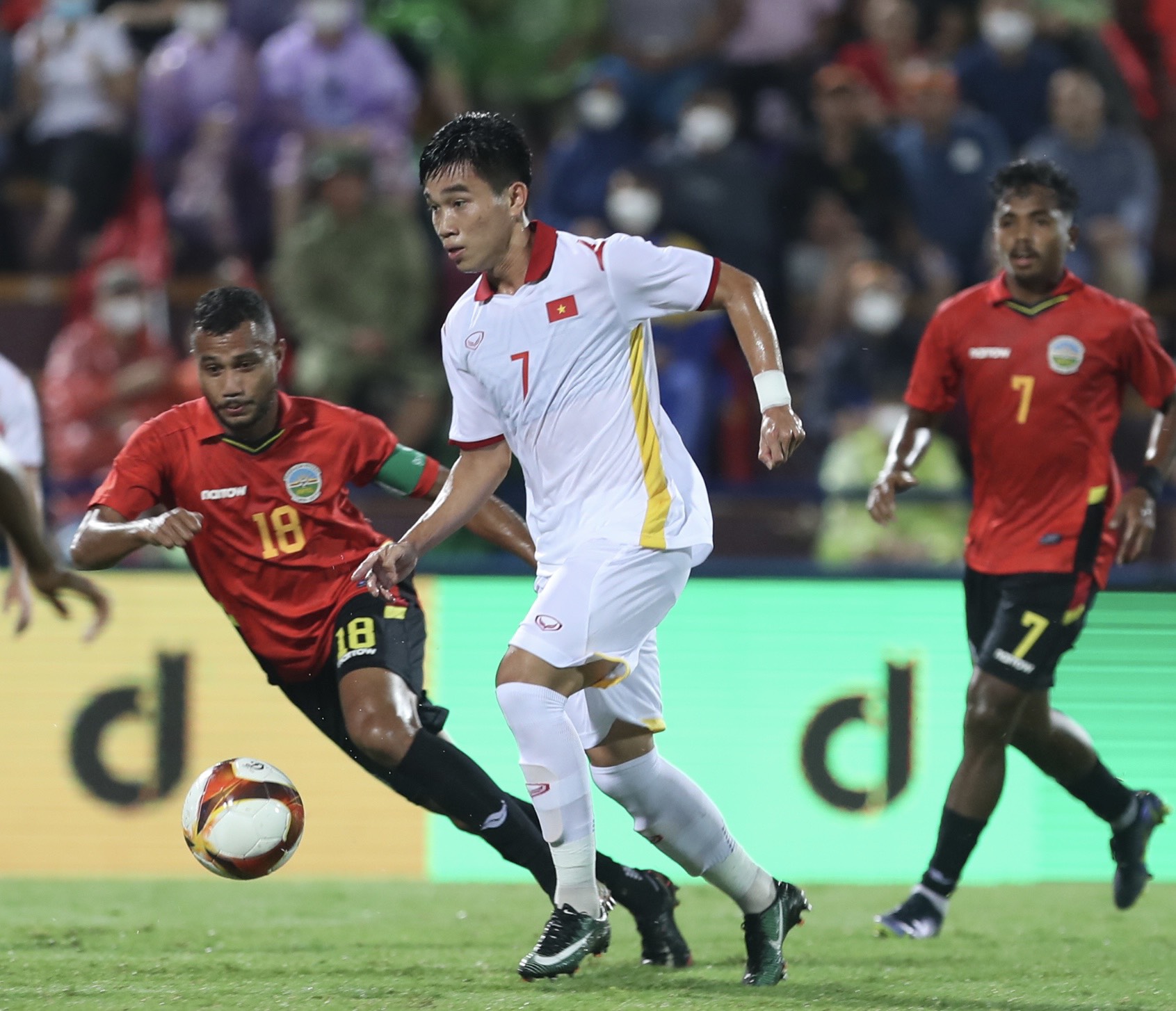 Thắng nhẹ nhàng U23 Timor Leste 2-0, U23 Việt Nam vào bán kết với vị trí nhất bảng - Ảnh 7.