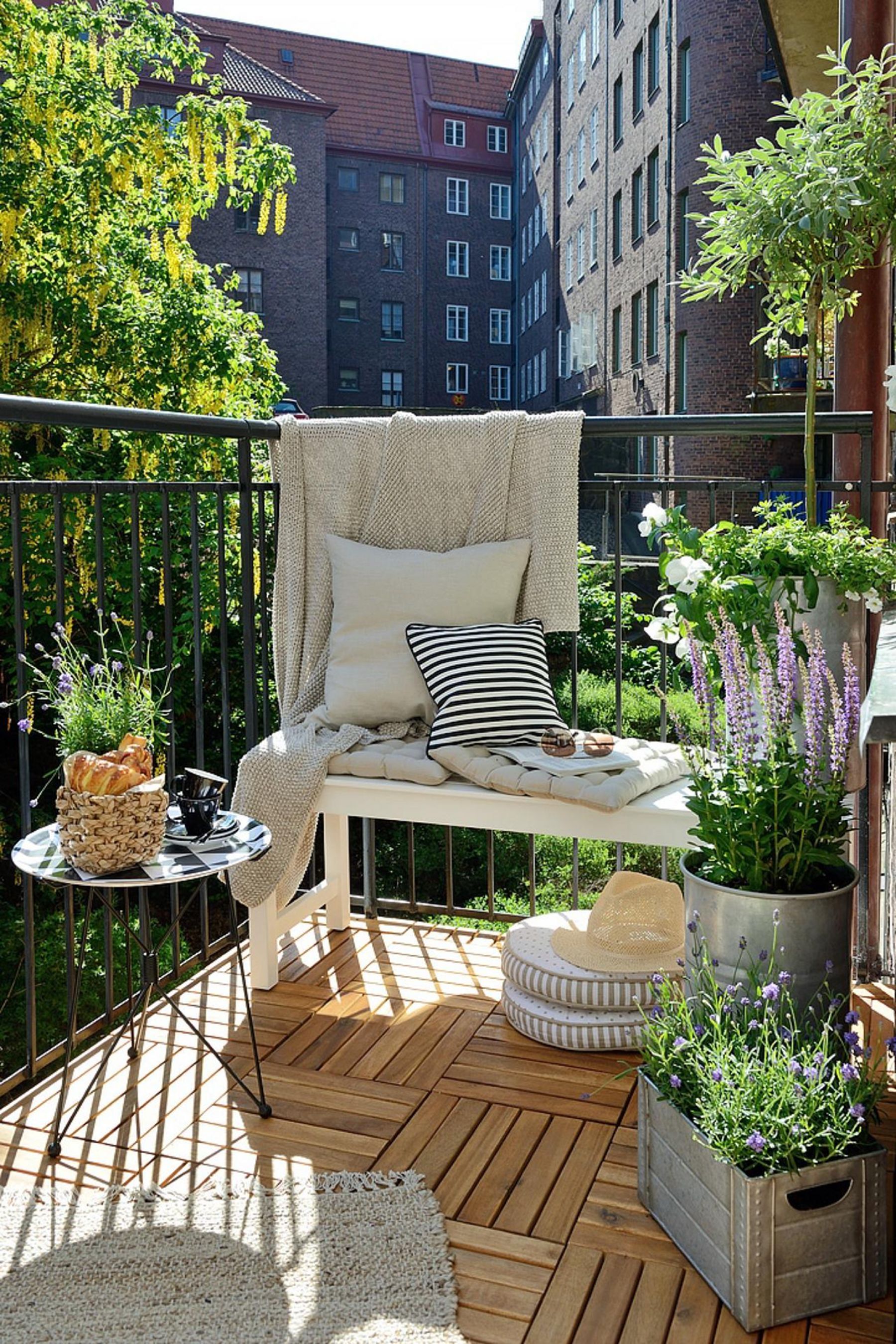 Biến ban công nhỏ thành góc chill thư giãn tại nhà theo phong cách Scandinavian, đảm bảo nhìn là mê ngay - Ảnh 10. Biến ban công nhỏ thành góc chill thư giãn tại nhà theo phong cách Scandinavian, đảm bảo nhìn là mê ngay - Ảnh 10.