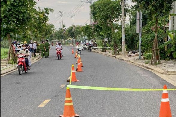 Hai du khách Anh tông xe vào cột điện tử vong - Ảnh 1.