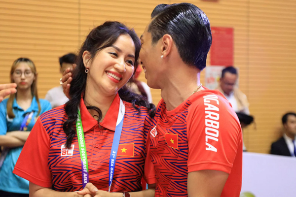 Chồng trẻ Phan Hiển giành 3 HCV ở Sea Games 31, Khánh Thi khóc nức nở - Ảnh 5.