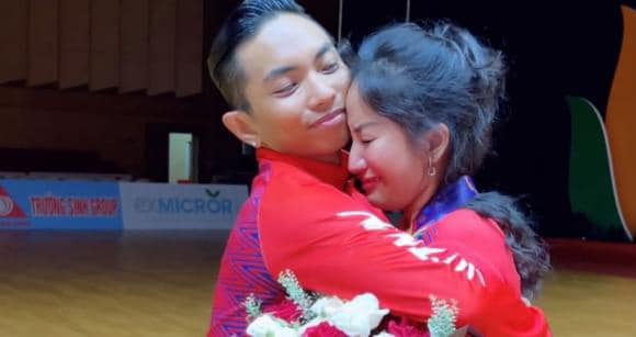 Chồng trẻ Phan Hiển giành 3 HCV ở Sea Games 31, Khánh Thi khóc nức nở - Ảnh 2.