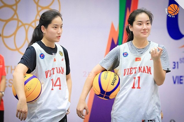 Bật mí điều ít biết về cặp chị em sinh đôi xinh như hotgirl giúp ĐT bóng rổ nữ Việt Nam có chiến thắng lịch sử - Ảnh 2.
