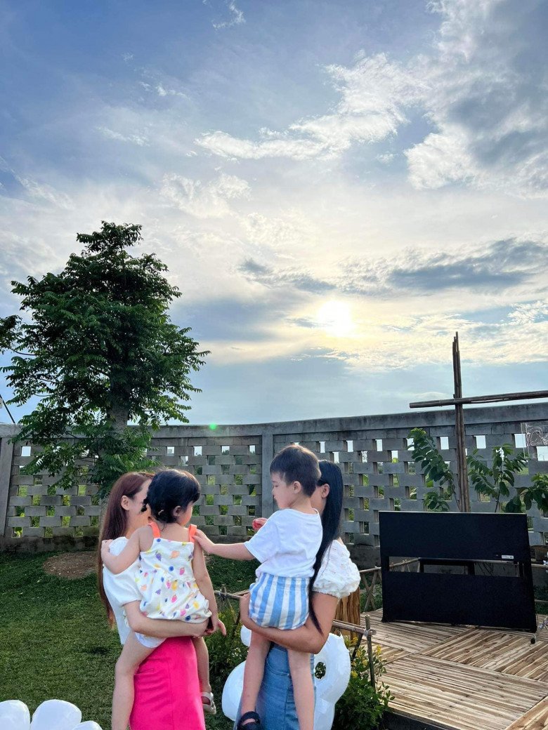 Nhã Phương Trường Giang đưa con gái về biệt thự Vũng Tàu, lần đầu công khai chàng rể tương lai - Ảnh 5.