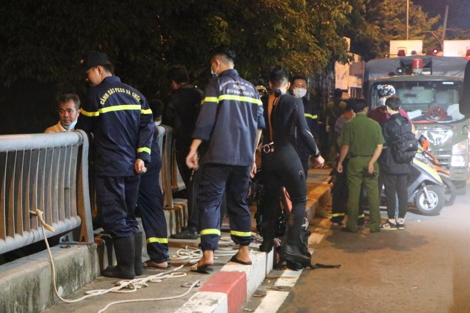Thanh niên ở TP.HCM nhảy xuống rạch nước tự tử, cô gái gào khóc kêu cứu - Ảnh 1. Thanh niên ở TP.HCM nhảy xuống rạch nước tự tử, cô gái gào khóc kêu cứu - Ảnh 1.