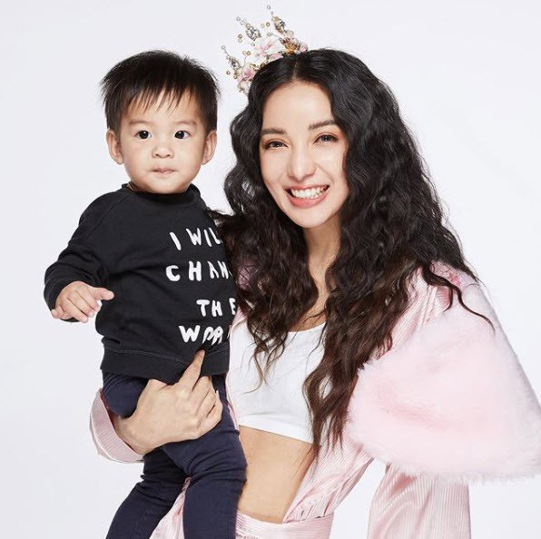 Mỹ nhân có đời bi kịch như phim: Mẹ là bà nội, anh trai là cha ruột - Ảnh 7. Mỹ nhân có đời bi kịch như phim: Mẹ là bà nội, anh trai là cha ruột - Ảnh 7.
