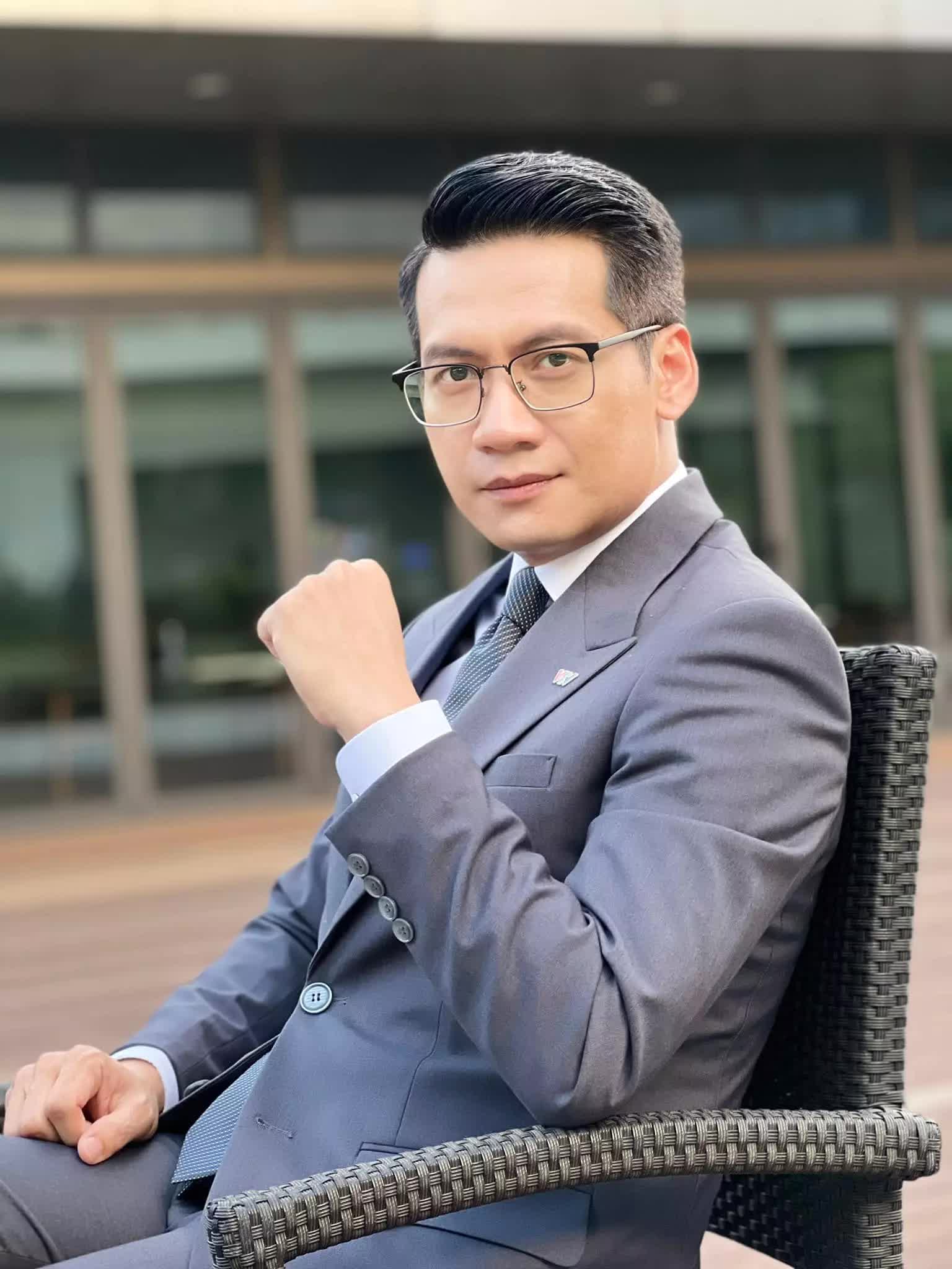 Vẻ điển trai lịch l&atilde;m của BTV Tuấn Dương Thời sự 19h - Ảnh 2.