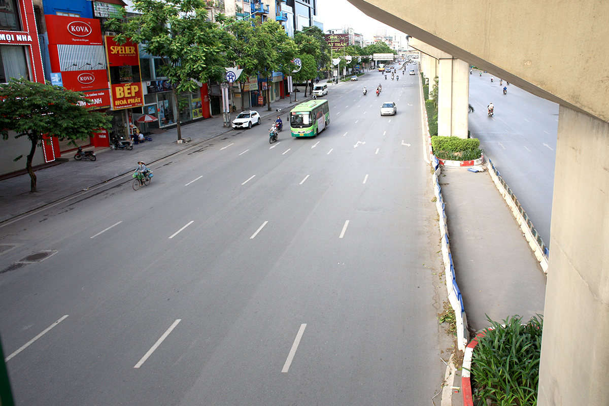 Những đường phố Hà Nội lung linh về đêm thật tuyệt vời! Bạn có muốn thưởng thức hình ảnh đẹp nhất của những con phố này không?