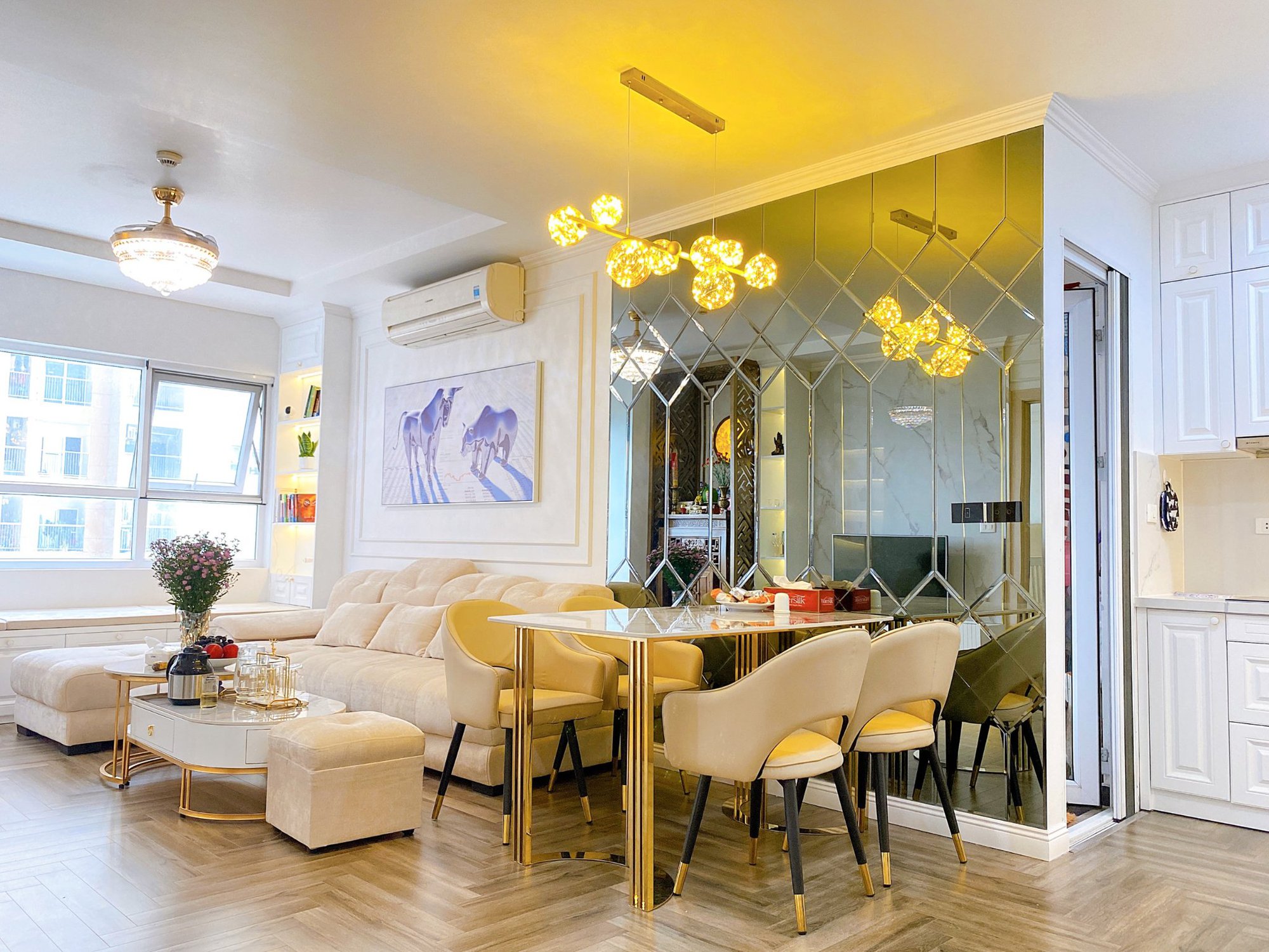 Cặp vợ chồng trẻ Hà Nội thay đổi căn hộ 85m² thành tổ ấm mới rộng thoáng theo gam màu trắng - Ảnh 2. Cặp vợ chồng trẻ Hà Nội thay đổi căn hộ 85m² thành tổ ấm mới rộng thoáng theo gam màu trắng - Ảnh 2.