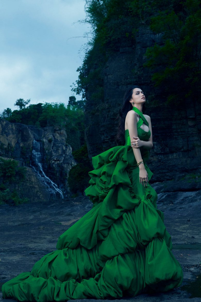 Bộ ba Hoa hậu quốc tế đình đám H'Hen Niê, Hương Giang và Phương Khánh đọ sắc giữa núi rừng hùng vĩ  - Ảnh 9.