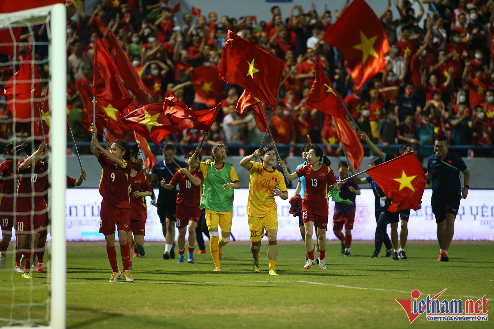 Đội tuyển bóng đá nữ Việt Nam: Đội tuyển bóng đá nữ Việt Nam đang trở thành niềm hy vọng lớn của bóng đá nước nhà. Với các cầu thủ tài năng, đầy nhiệt huyết và nỗ lực không ngừng, đội tuyển đã cống hiến cho các fan bóng đá nhiều kỳ tích đáng nhớ. Để cổ vũ cho đội tuyển, hãy xem hình ảnh liên quan để cùng trải nghiệm cảm xúc và niềm tin chung.