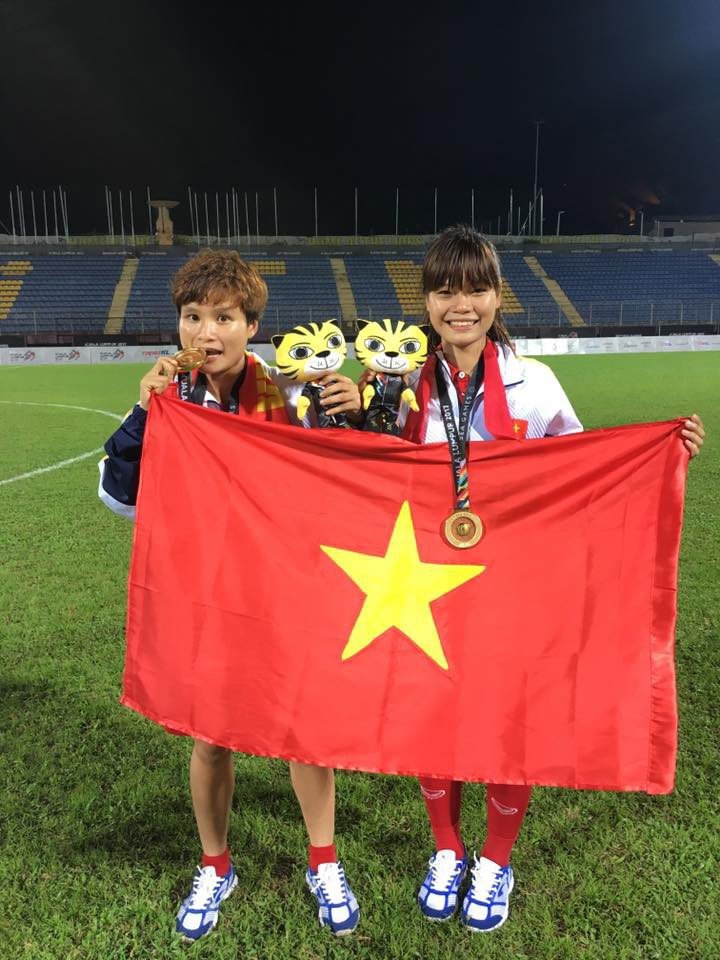 Nữ cầu thủ giành cúp vàng Sea Games 31 được ví em gái Quang Hải, góc nghiêng như 2 giọt nước  - Ảnh 7.