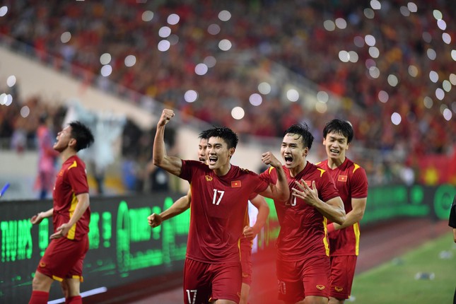 Cùng dành một vài phút giải trí với những hình ảnh U23 Việt Nam và SEA Games 31 - nơi mà đam mê, màu sắc và niềm tin cuồng nhiệt đan xen vào nhau. Hãy xem ngay để động viên đội tuyển U23 Việt Nam và cảm nhận những khoảnh khắc của trận đấu kịch tính.