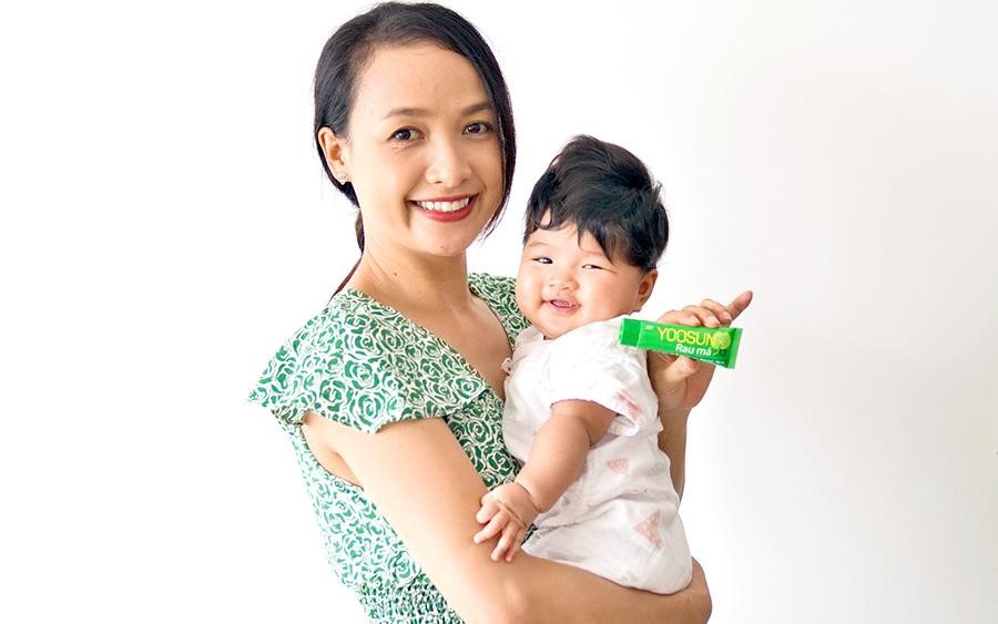 Nữ diễn viên Lê Bê La khiến cộng đồng bỉm sữa mê mẩn khi chia sẻ bí quyết 'chăm da bé' mát lành