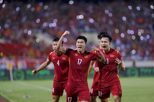 Điều ít biết về &quot;chuyện tình mật ngọt&quot; của &quot;người hùng&quot; vừa có pha ghi bàn bằng đầu đem lại chiến thắng lịch sử cho U23 Việt Nam - Ảnh 3.