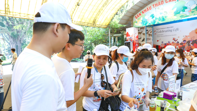 Roche Việt Nam tổ chức hoạt động &quot;Đi bộ vì Trẻ em&quot; nhằm hỗ trẻ em có hoàn cảnh khó khăn - Ảnh 3.