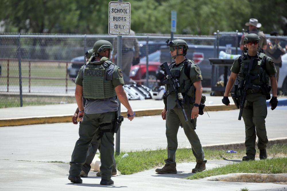 Xả súng chấn động tại trường học ở Texas khiến 21 người thiệt mạng - Ảnh 2.