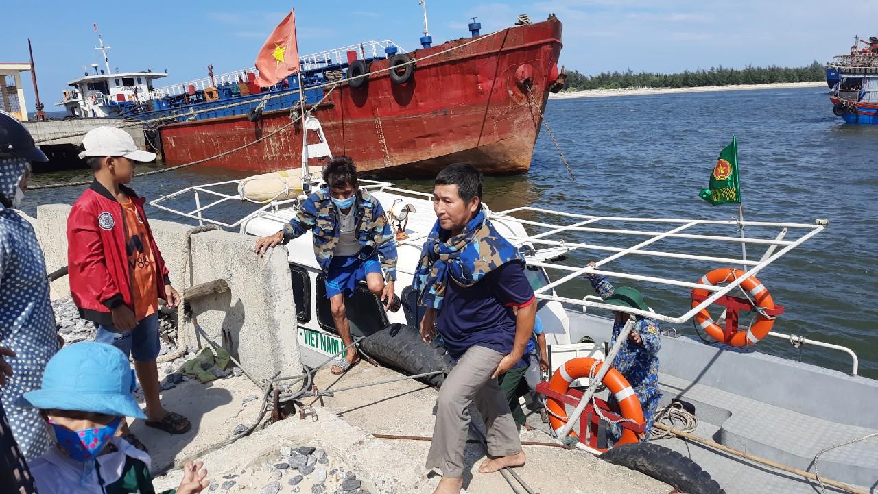 Hai thuyền trưởng đổ trách nhiệm cho nhau vụ tàu Quảng Nam tông tàu Quảng Trị trên biển - Ảnh 5.