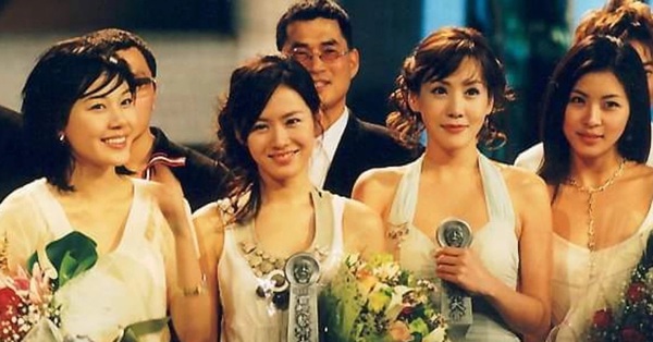 19 năm sau bức ảnh “viral” tại Baeksang, cuộc sống của 4 mỹ nhân tạo nên khoảnh khắc ấy giờ ra sao? - Ảnh 1.