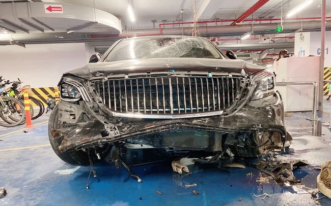 Hiện trường 'tan nát' sau vụ Mercedes Maybach tông loạt xe máy ở hầm chung cư, sốc nhất là danh tính tài xế