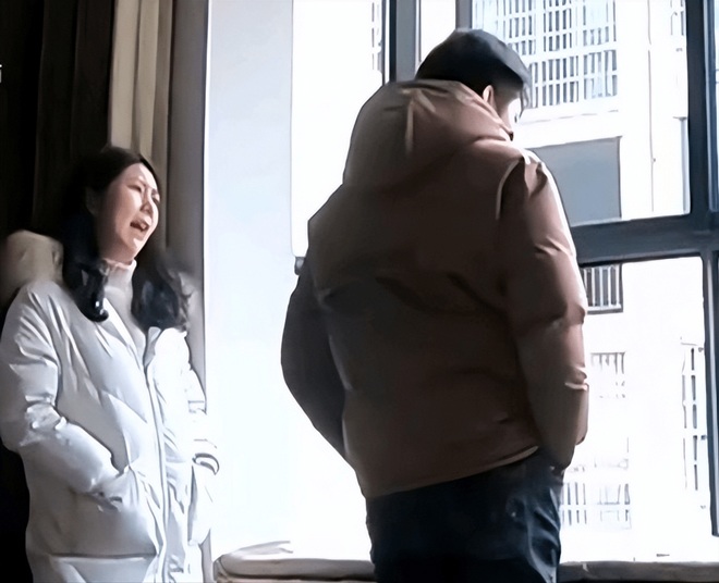 Bí mật lắp đặt thiết bị định vị trên xe chồng, vợ đi theo phát hiện bí mật động trời - Ảnh 4.