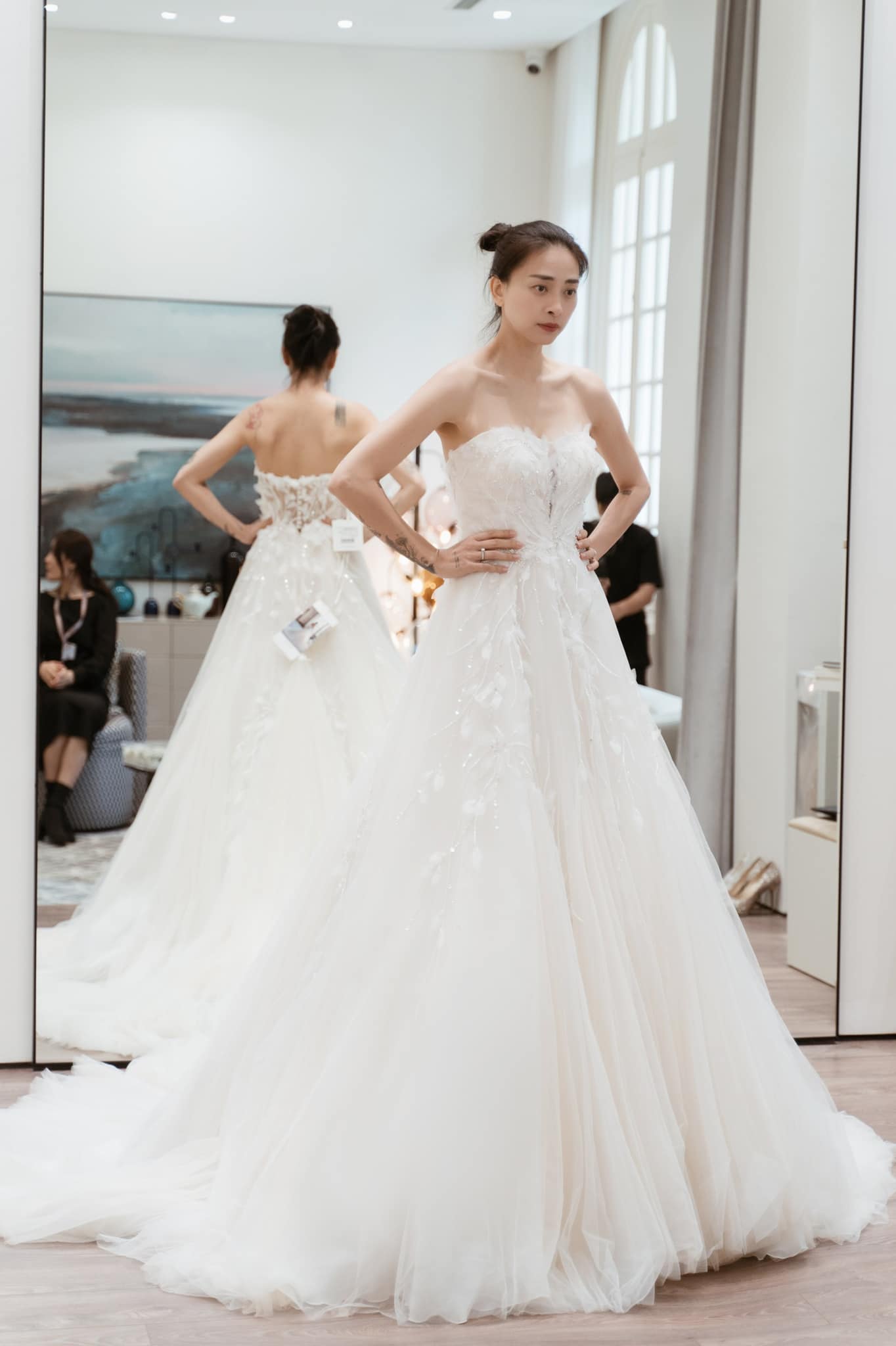 Top 20 mẫu váy cô dâu mặc tiếp khách đẹp sang gọn gàng2023  Áo Dài NiNi