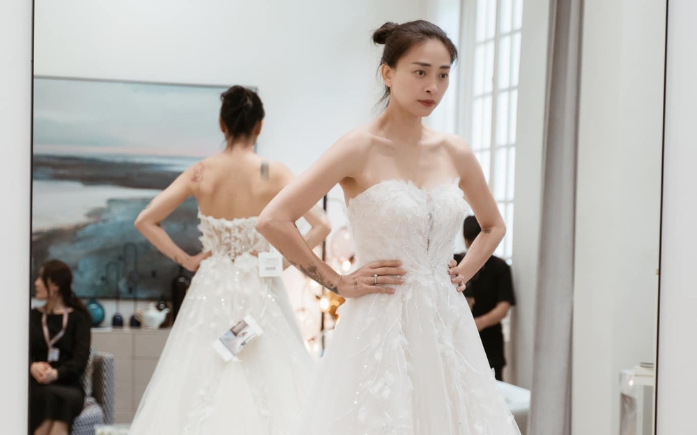 Ngô Thanh Vân bật khóc khi chọn váy cưới: Chắc mọi người không tin đâu!